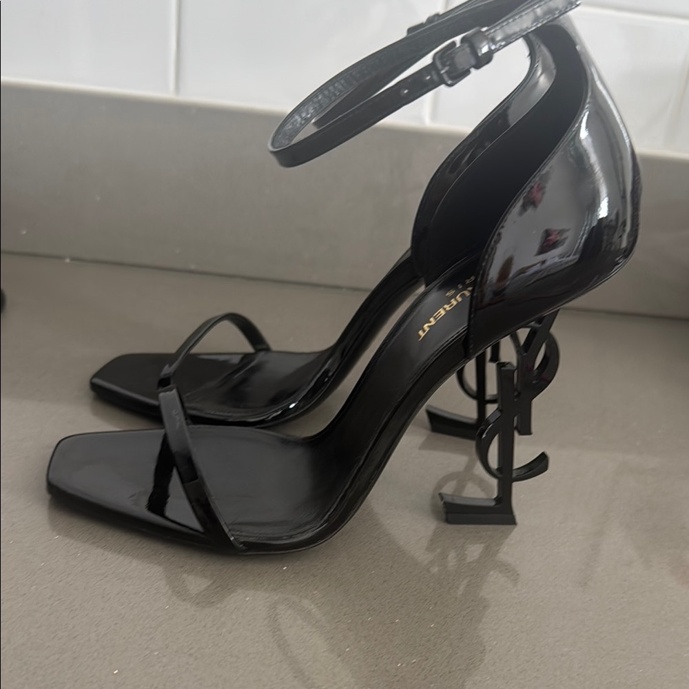 Saint Laurent Glossy Black Heels - Picture 2 of 4